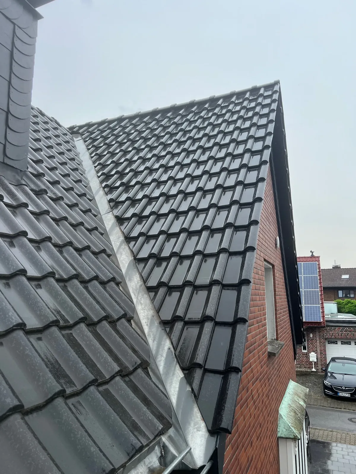 Wohnhaus in Gelsenkirchen mit saniertem dunklem Steildach